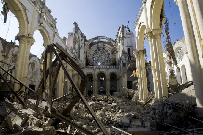 Zerstörte Gebäude nach einem Erdbeben